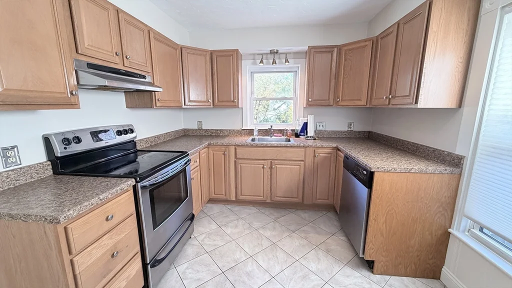 3 bed, 1 bath apartment for rent at 391 Commercial St, Braintree — photo 2 of 21