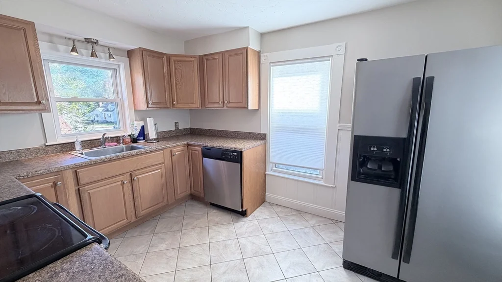 3 bed, 1 bath apartment for rent at 391 Commercial St, Braintree — photo 3 of 21