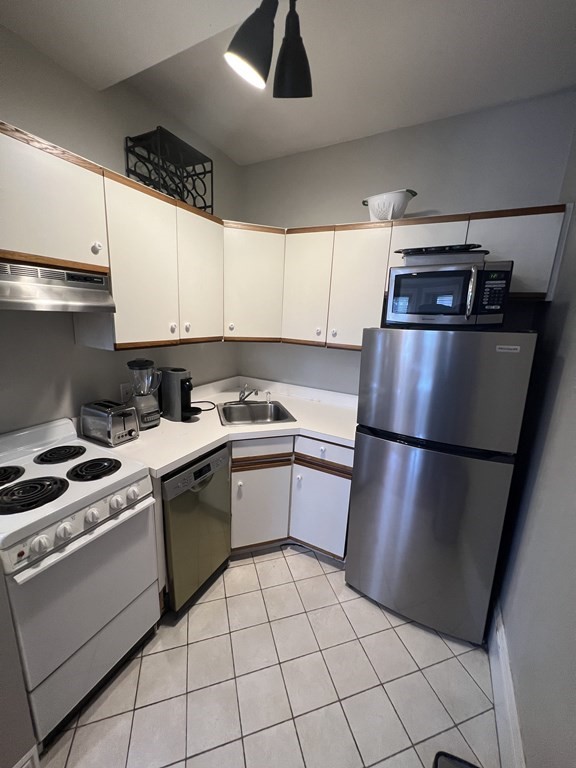 Studio bed, 1 bath apartment for rent at 391 Commonwealth Ave Unit 5, Back Bay — photo 4 of 7