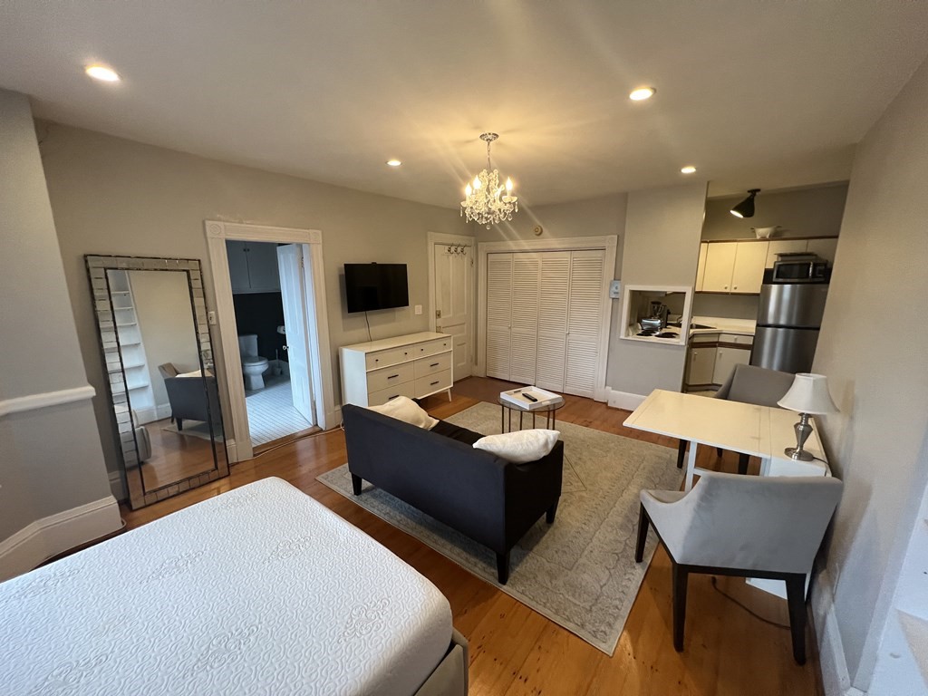 Studio bed, 1 bath apartment for rent at 391 Commonwealth Ave Unit 5, Back Bay — photo 3 of 7