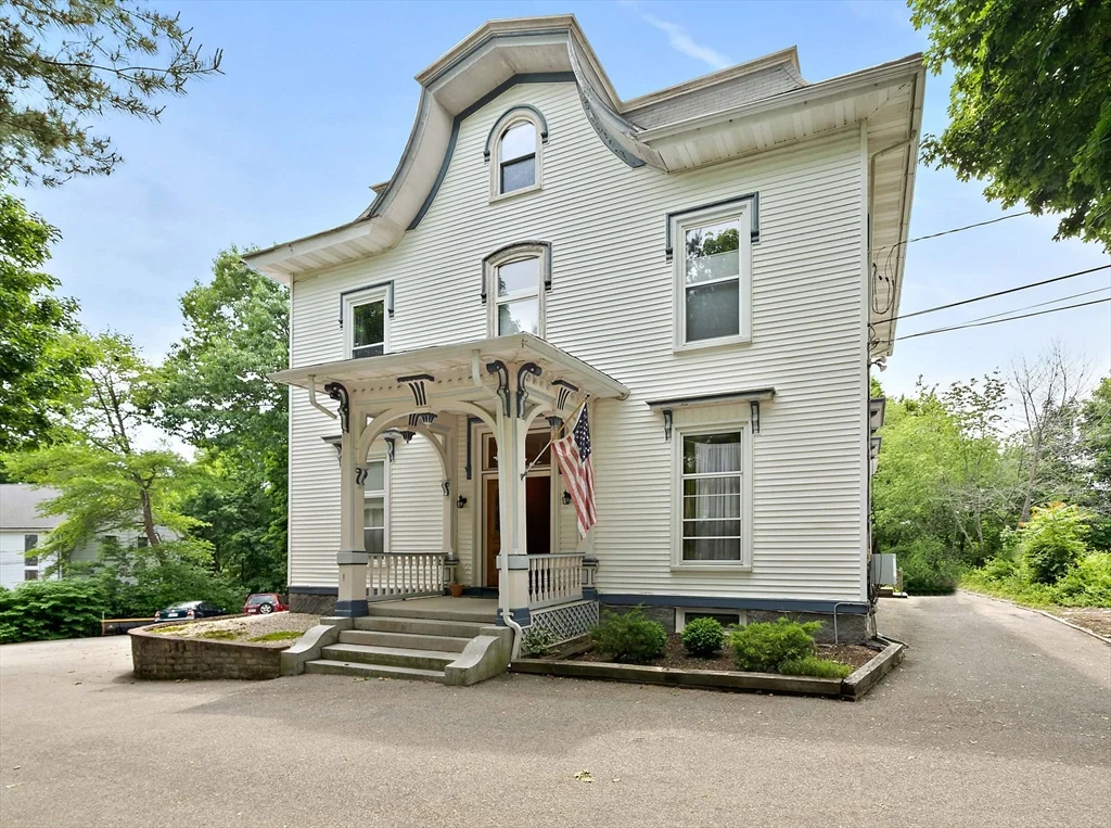 1 bed, 1 bath apartment for rent at 391 Elm St Unit 2, Braintree