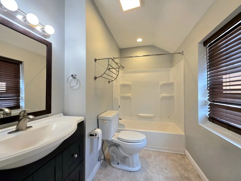 2 bed, 1 bath apartment for rent at 391 Hyde Park Ave Unit 206, Jamaica Plain — photo 25 of 29