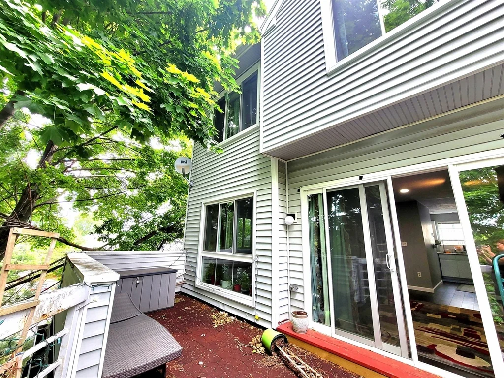 2 bed, 1 bath apartment for rent at 391 Hyde Park Ave Unit 212, Jamaica Plain — photo 1 of 36