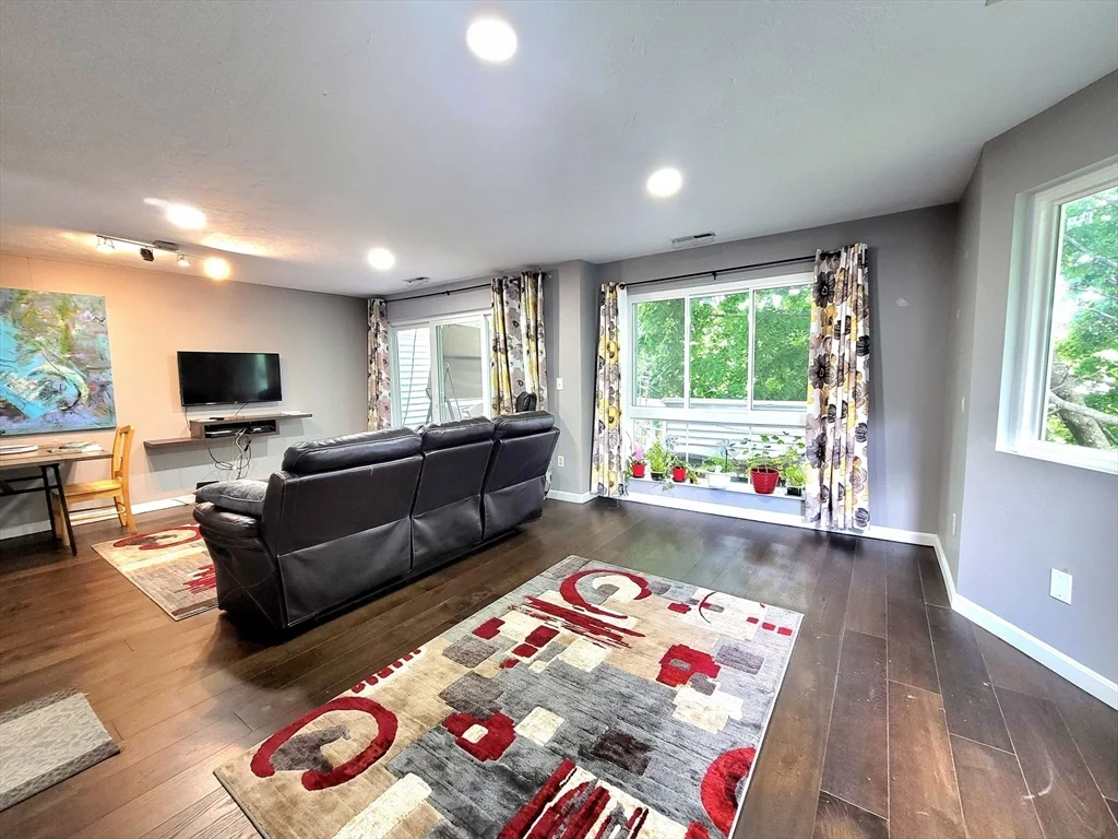 2 bed, 1 bath apartment for rent at 391 Hyde Park Ave Unit 212, Jamaica Plain — photo 8 of 36