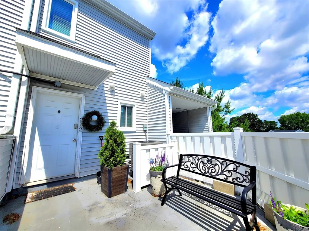 2 bed, 1 bath apartment for rent at 391 Hyde Park Ave Unit 212, Jamaica Plain — photo 3 of 36