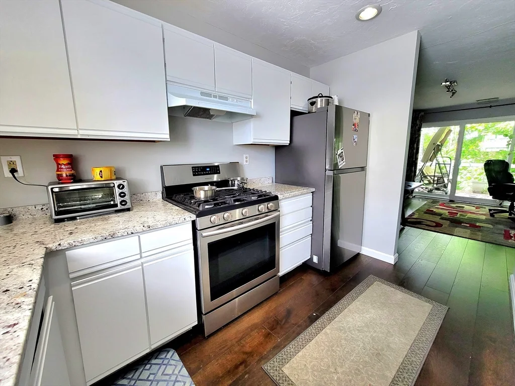 2 bed, 1 bath apartment for rent at 391 Hyde Park Ave Unit 212, Jamaica Plain — photo 15 of 36