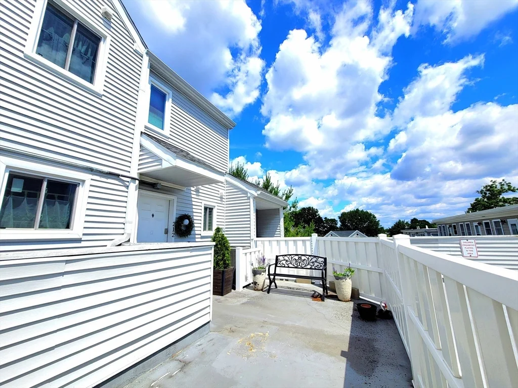 2 bed, 1 bath apartment for rent at 391 Hyde Park Ave Unit 212, Jamaica Plain — photo 2 of 36