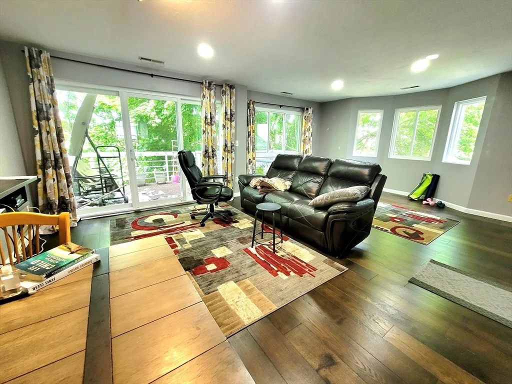 2 bed, 1 bath apartment for rent at 391 Hyde Park Ave Unit 212, Jamaica Plain — photo 5 of 36