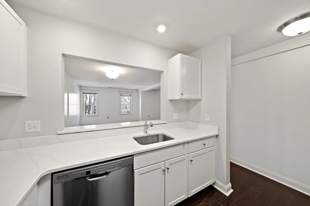 2 bed, 2 bath apartment for rent at 391 Pleasant St Unit 201, Melrose — photo 4 of 26