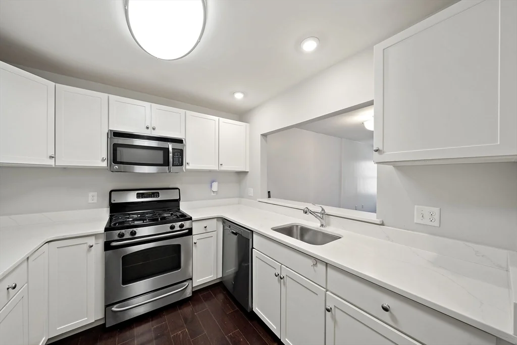2 bed, 2 bath apartment for rent at 391 Pleasant St Unit 201, Melrose — photo 3 of 26