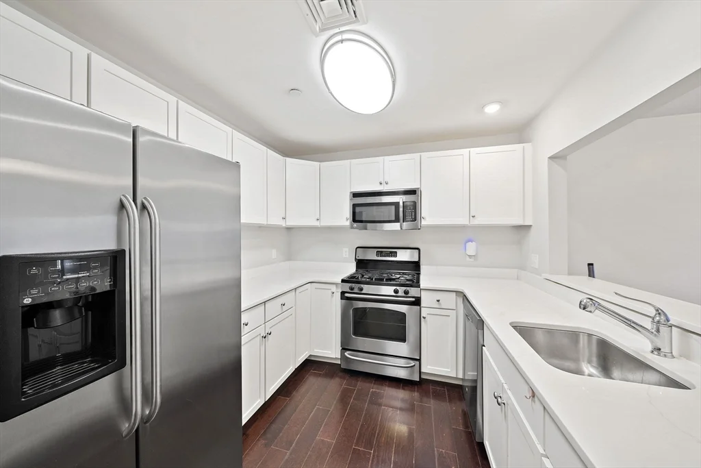 2 bed, 2 bath apartment for rent at 391 Pleasant St Unit 201, Melrose