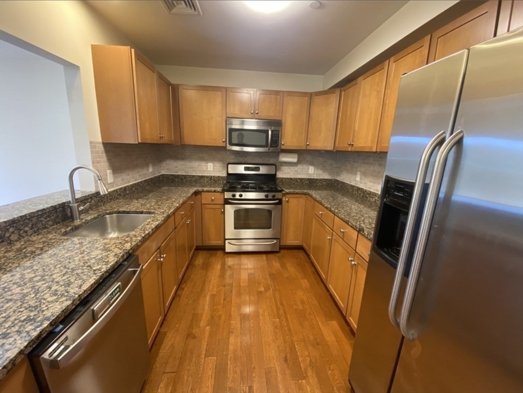 2 bed, 2 bath apartment for rent at 391 Pleasant St Unit 307, Melrose — photo 3 of 15