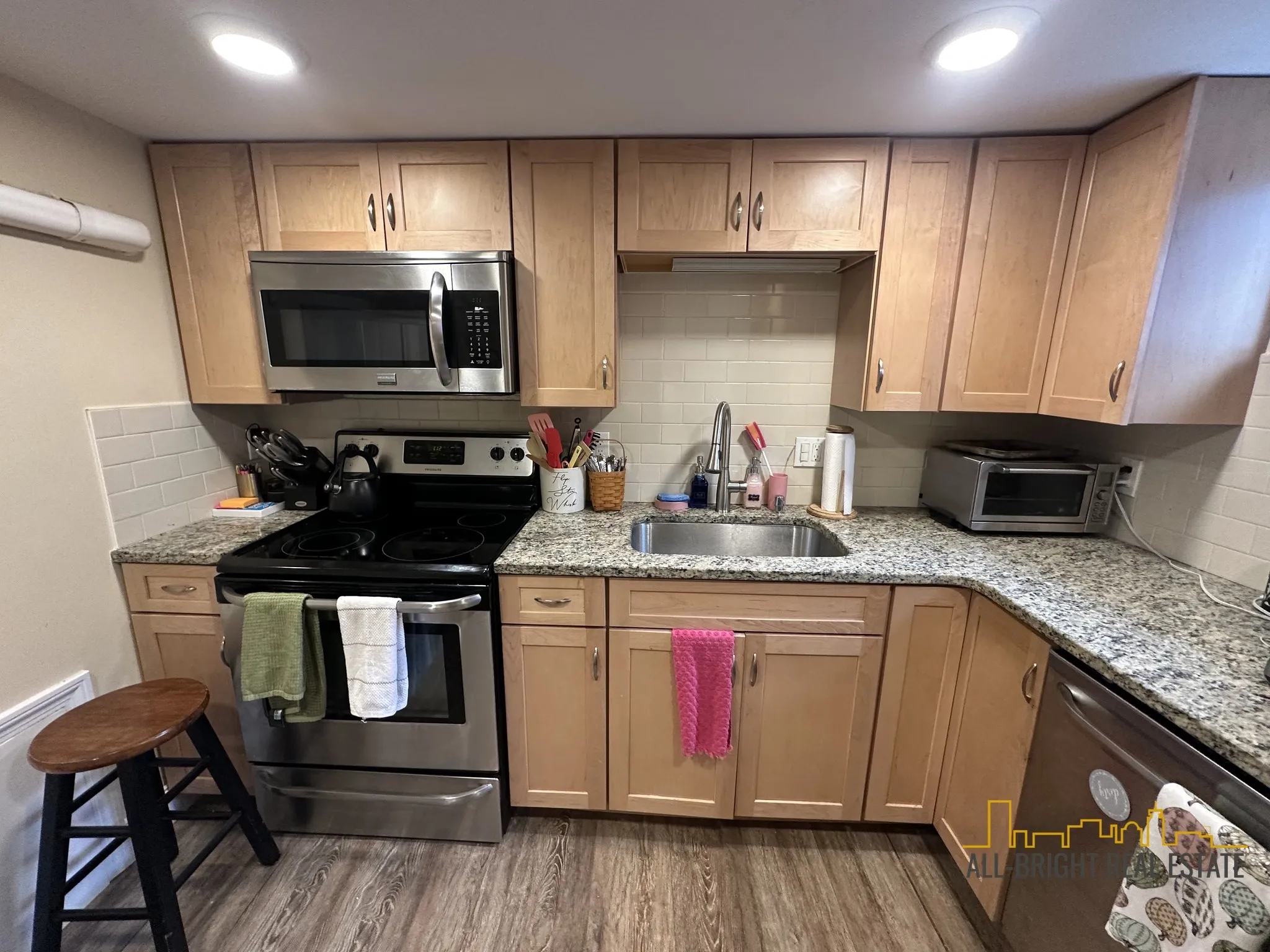 2 bed, 1 bath apartment for rent at 391 Washington St Unit B, Ward Two — photo 2 of 8