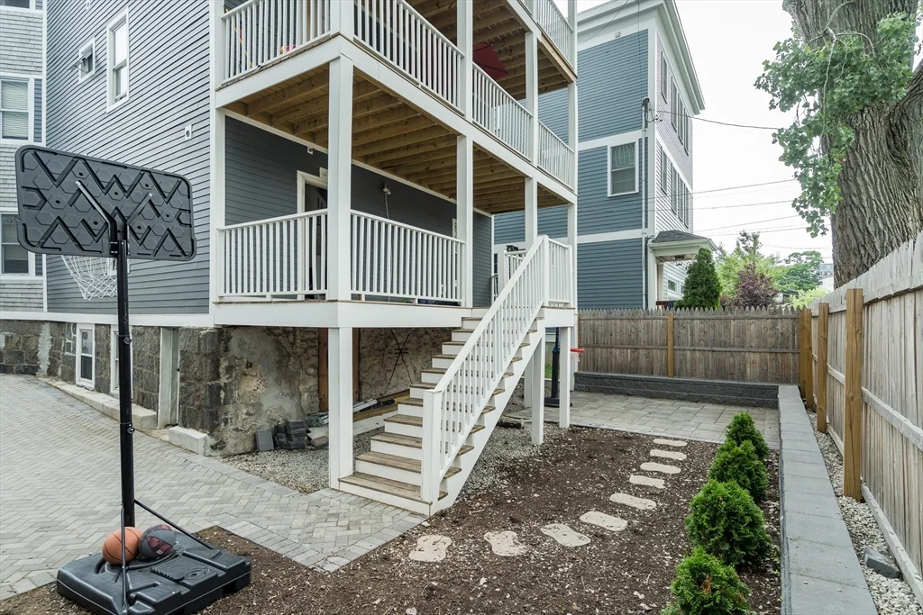 3 bed, 1 bath apartment for rent at 3916 Washington St Unit 1, Boston — photo 9 of 10