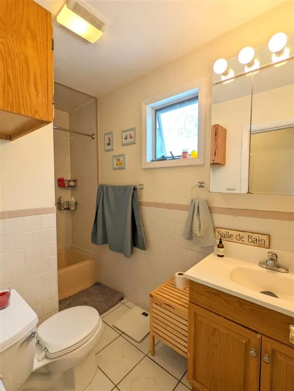 2 bed, 1 bath apartment for rent at 392 Washington St Unit 1, Ward Two — photo 15 of 18