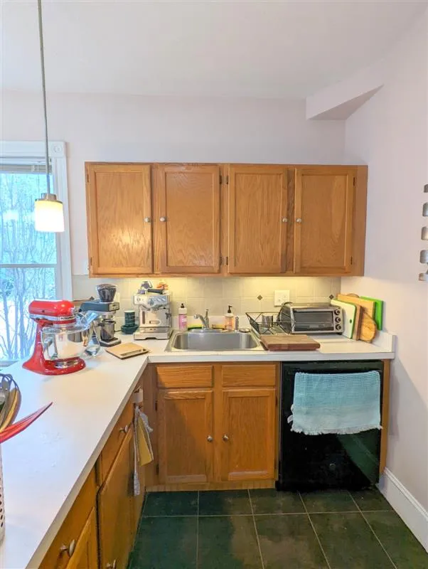 2 bed, 1 bath apartment for rent at 392 Washington St Unit 1, Ward Two — photo 2 of 18