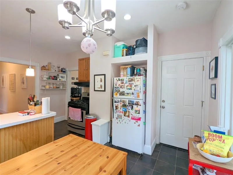 2 bed, 1 bath apartment for rent at 392 Washington St Unit 1, Ward Two — photo 5 of 18