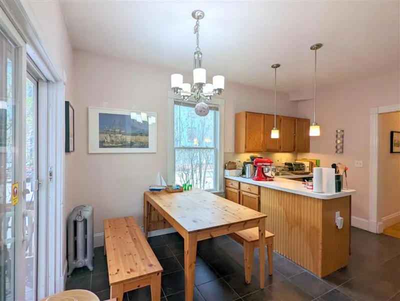 2 bed, 1 bath apartment for rent at 392 Washington St Unit 1, Ward Two — photo 3 of 18
