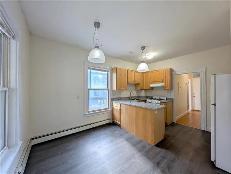 2 bed, 1 bath apartment for rent at 392 Washington St Unit 2a, Ward Two — photo 11 of 23