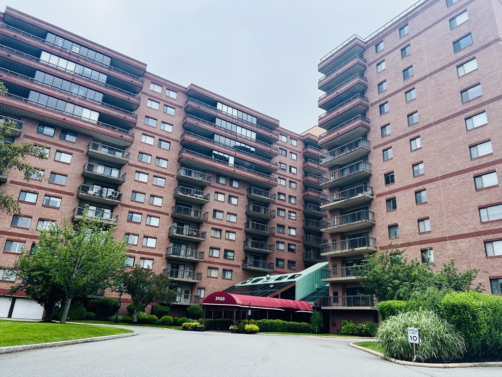 2 bed, 2 bath apartment for rent at 3920 Mystic Valley Pkwy Unit 1123, Medford — photo 1 of 16