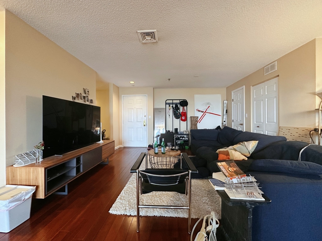 2 bed, 2 bath apartment for rent at 3920 Mystic Valley Pkwy Unit 1123, Medford — photo 3 of 16