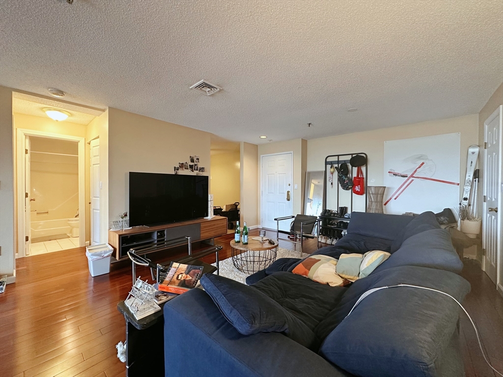 2 bed, 2 bath apartment for rent at 3920 Mystic Valley Pkwy Unit 1123, Medford — photo 2 of 16