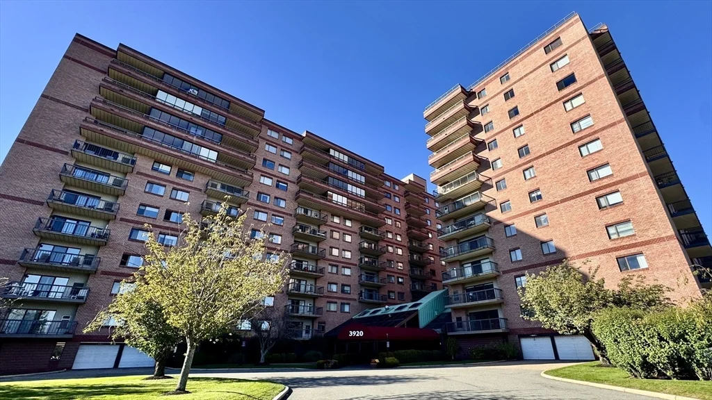1 bed, 1 bath apartment for rent at 3920 Mystic Valley Pkwy Unit 817, Medford — photo 1 of 10