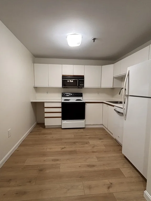 2 bed, 2 bath apartment for rent at 3920 Mystic Valley Pkwy Unit 914, Medford — photo 3 of 9
