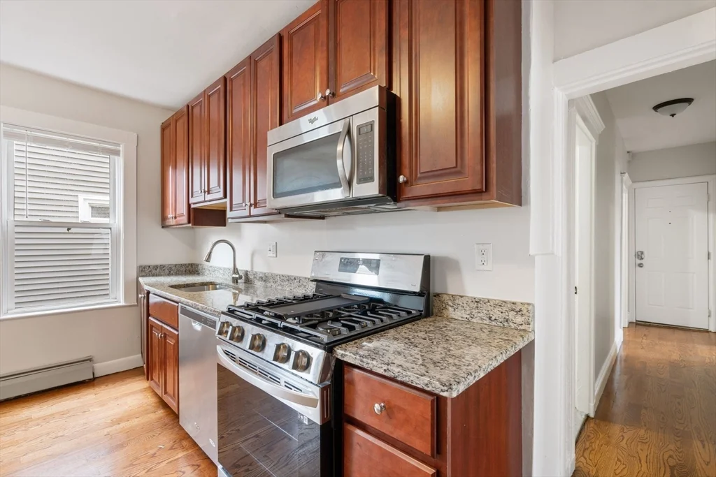 3 bed, 1 bath apartment for rent at 3924 Washington St Unit 1, Roslindale — photo 4 of 17