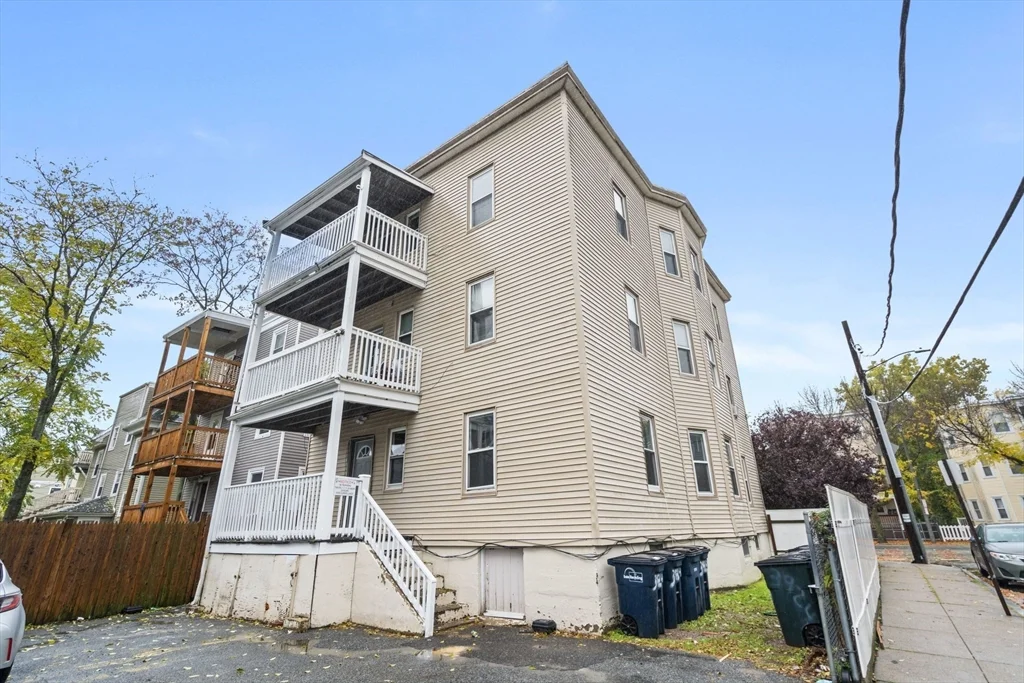 3 bed, 1 bath apartment for rent at 3924 Washington St Unit 1, Roslindale — photo 15 of 17