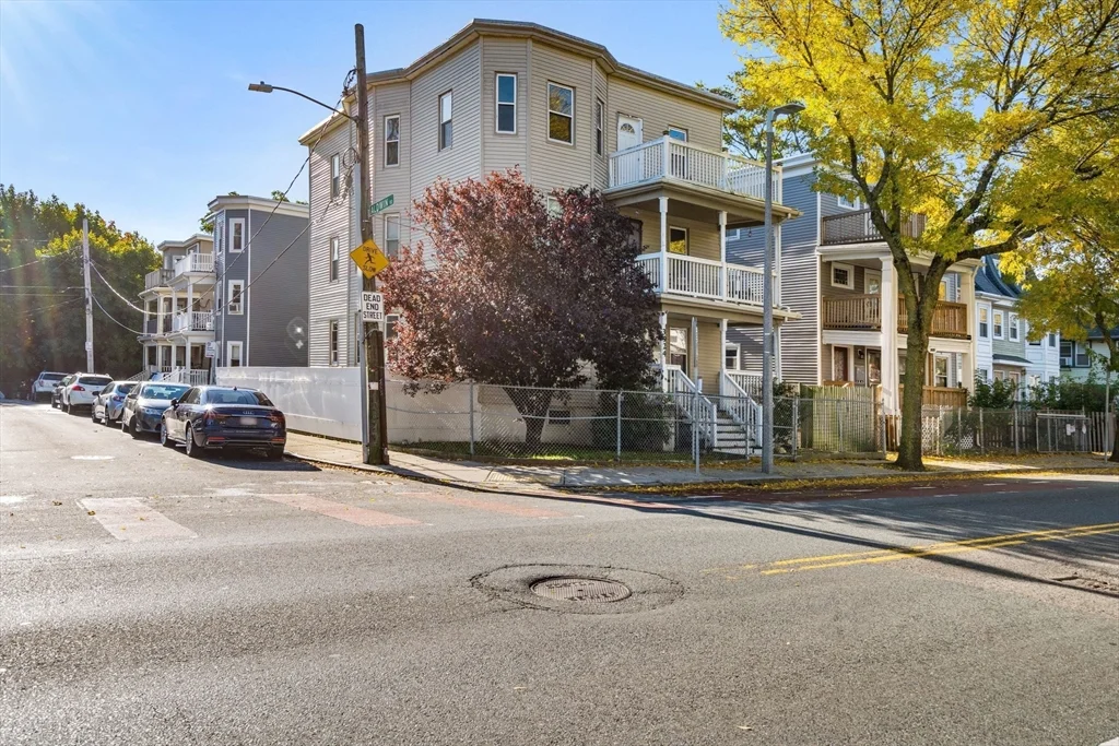 3 bed, 1 bath apartment for rent at 3924 Washington St Unit 1, Roslindale — photo 16 of 17