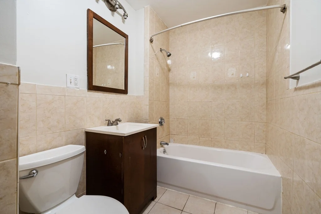 3 bed, 1 bath apartment for rent at 3924 Washington St Unit 1, Roslindale — photo 6 of 17