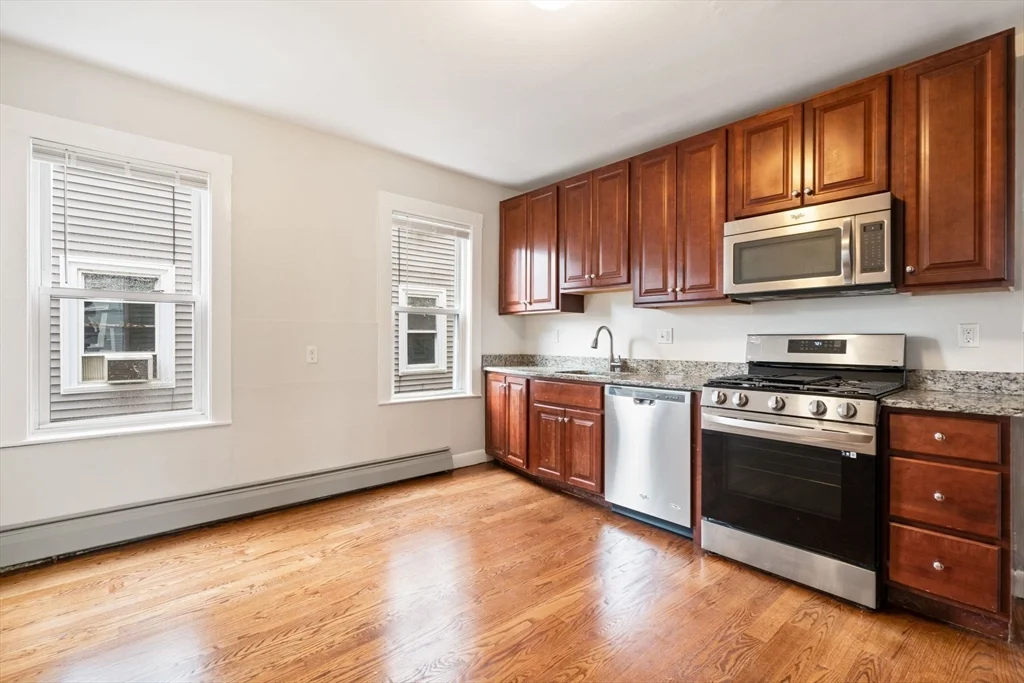 3 bed, 1 bath apartment for rent at 3924 Washington St Unit 1, Roslindale — photo 2 of 17
