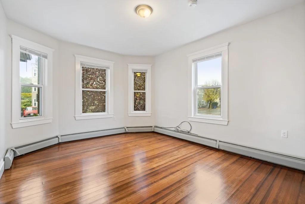 3 bed, 1 bath apartment for rent at 3924 Washington St Unit 1, Roslindale — photo 8 of 17