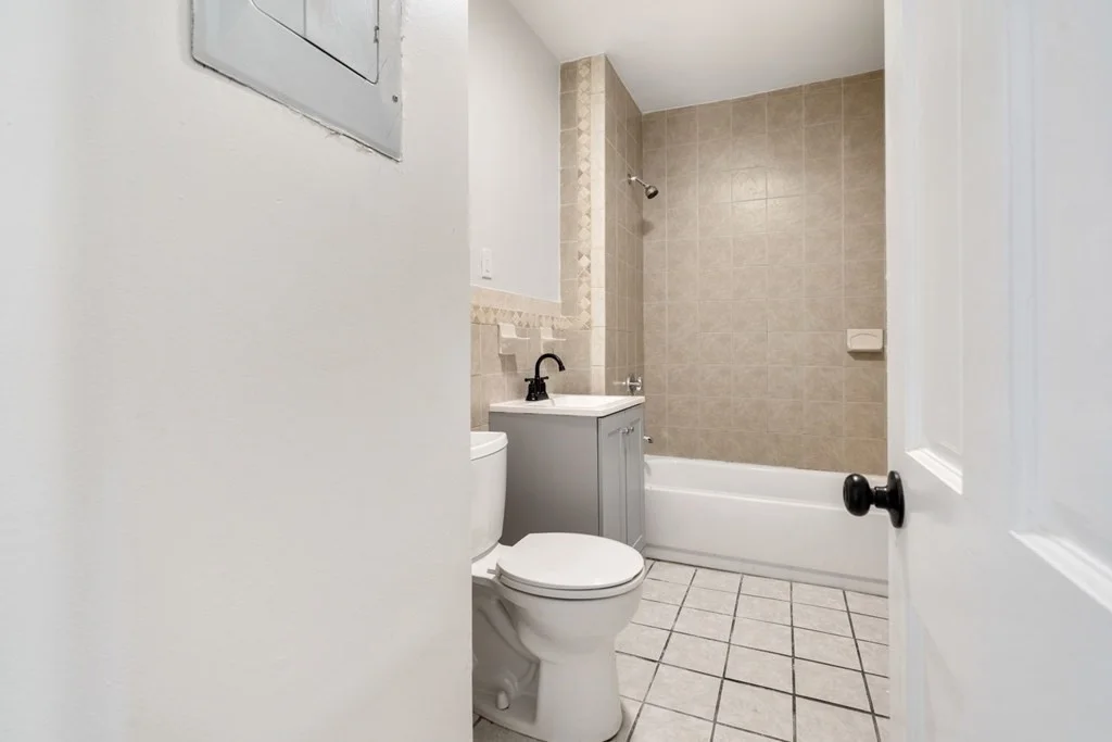 3 bed, 1 bath apartment for rent at 3924 Washington St Unit 3, Boston — photo 14 of 31
