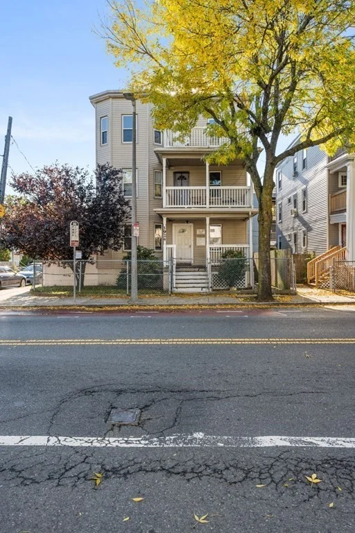 3 bed, 1 bath apartment for rent at 3924 Washington St Unit 3, Boston — photo 2 of 31