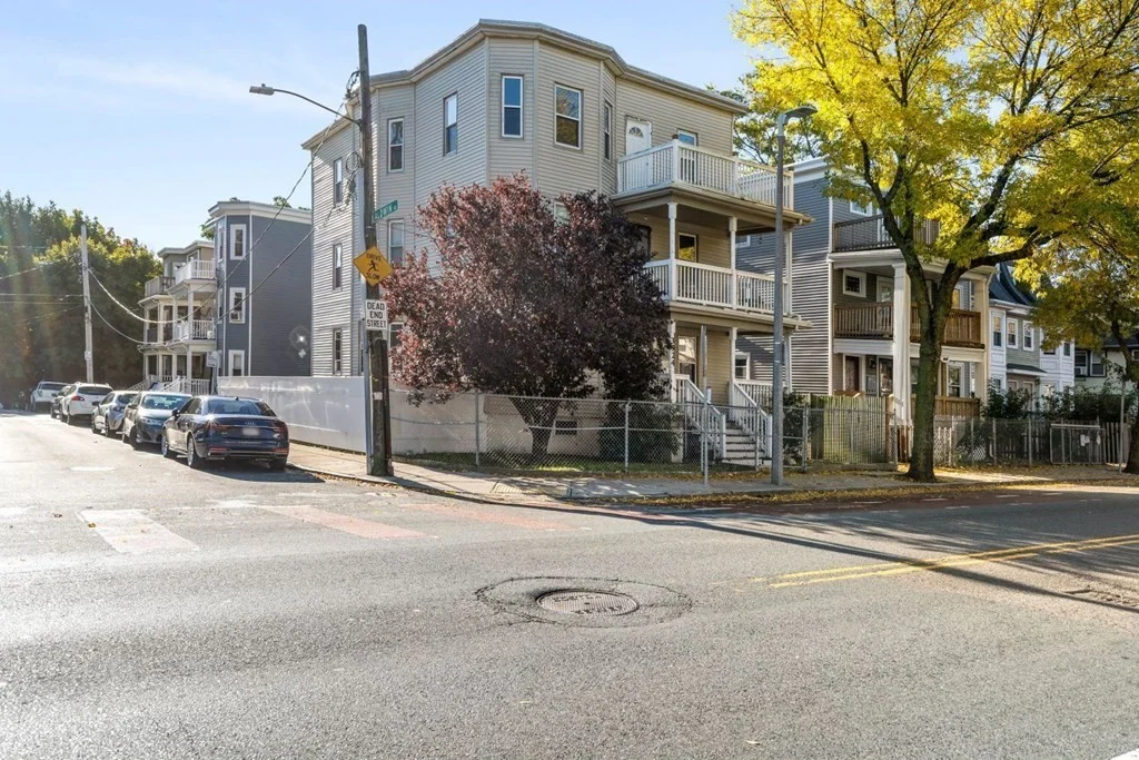 3 bed, 1 bath apartment for rent at 3924 Washington St Unit 3, Boston — photo 4 of 31