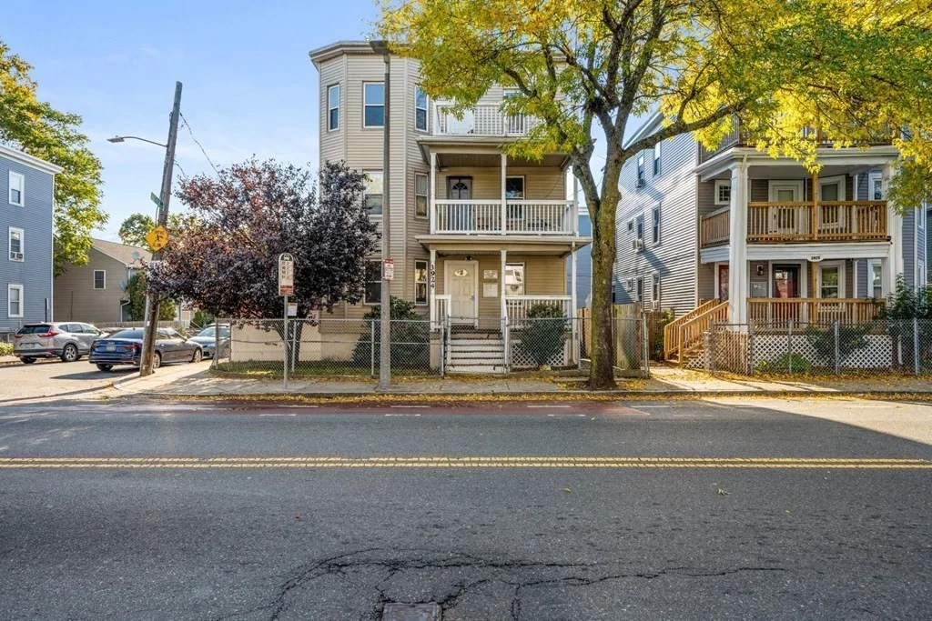 3 bed, 1 bath apartment for rent at 3924 Washington St Unit 3, Boston — photo 3 of 31