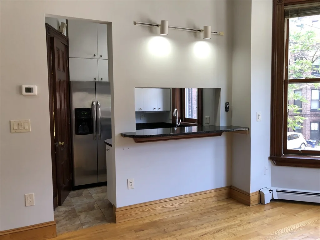 Studio bed, 1 bath apartment for rent at 393 Marlborough St Unit 2, Back Bay — photo 7 of 10