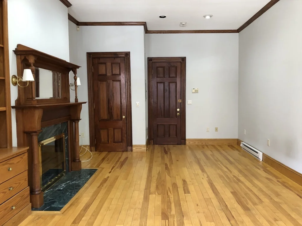 Studio bed, 1 bath apartment for rent at 393 Marlborough St Unit 2, Back Bay — photo 5 of 10