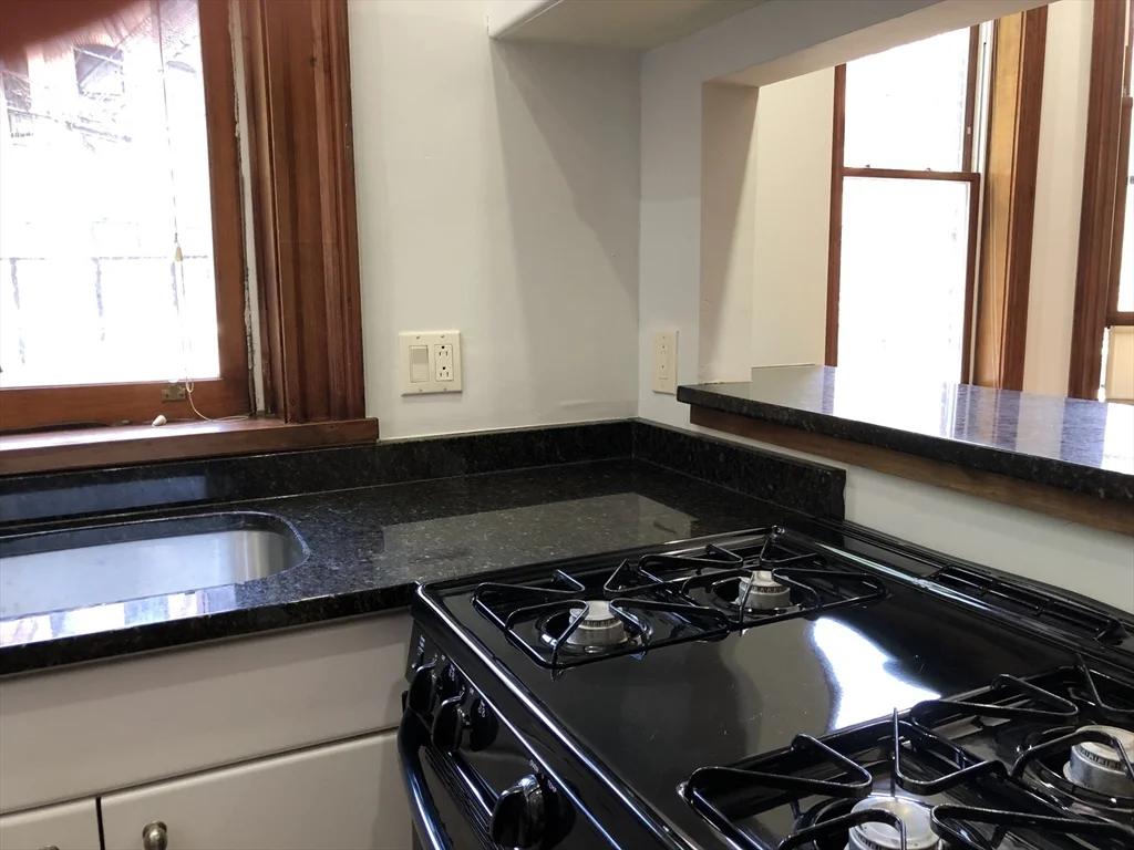 Studio bed, 1 bath apartment for rent at 393 Marlborough St Unit 2, Back Bay — photo 9 of 10