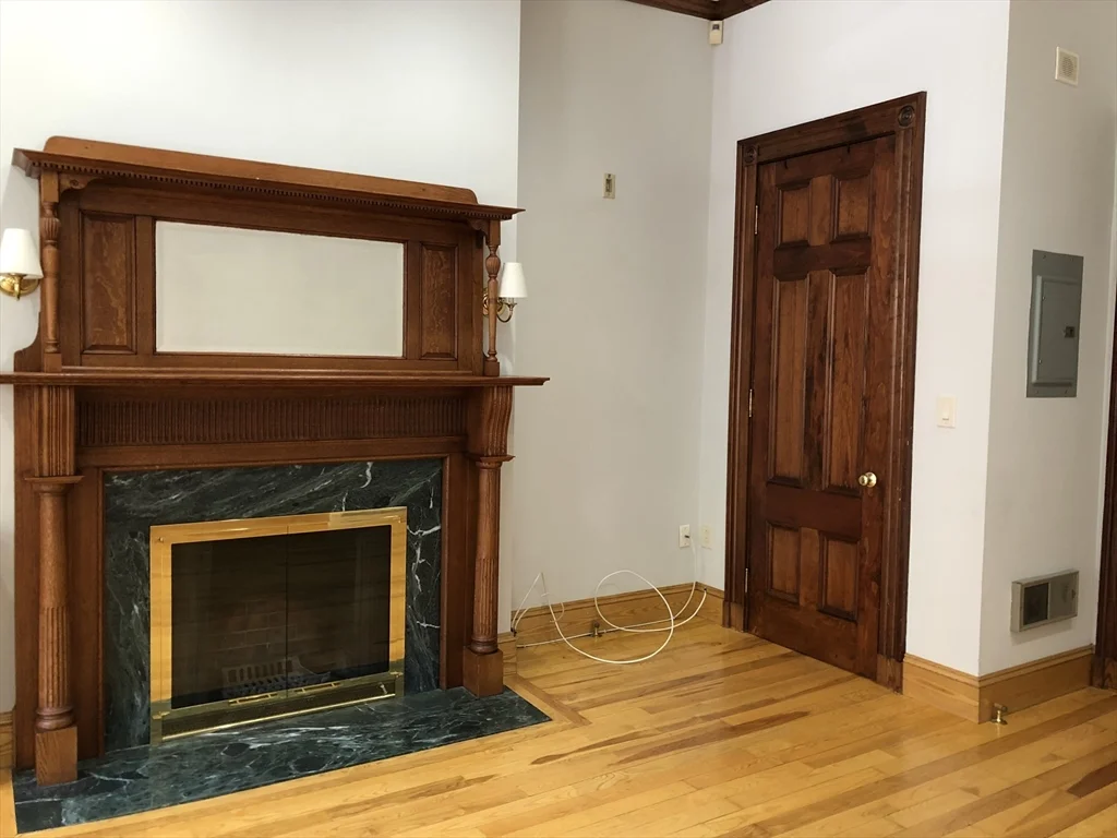 Studio bed, 1 bath apartment for rent at 393 Marlborough St Unit 2, Back Bay — photo 4 of 10