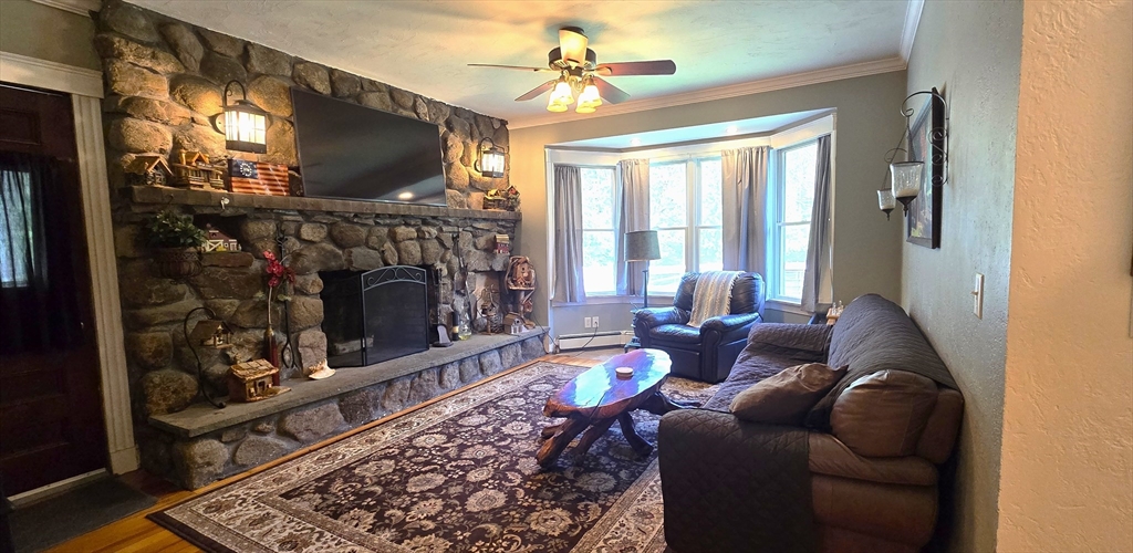 1 bed, 1 bath apartment for rent at 393 South St Unit 2, Plainville — photo 1 of 10