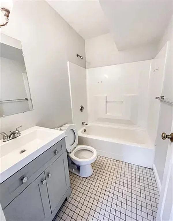 1 bed, 1 bath apartment for rent at 393 West Broadway Unit 10, South Boston — photo 4 of 8