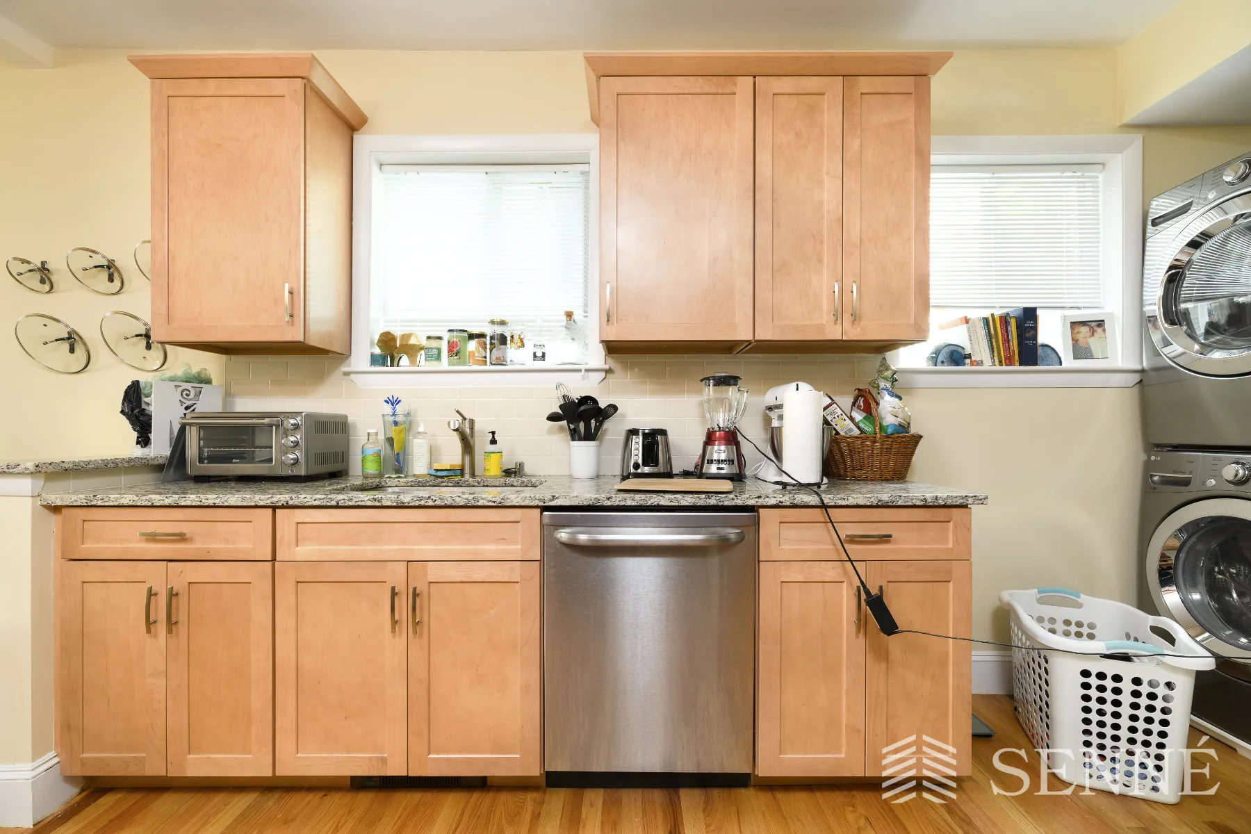 3 bed, 1 bath apartment for rent at 393 Washington St Unit 1B, Ward Two — photo 3 of 12