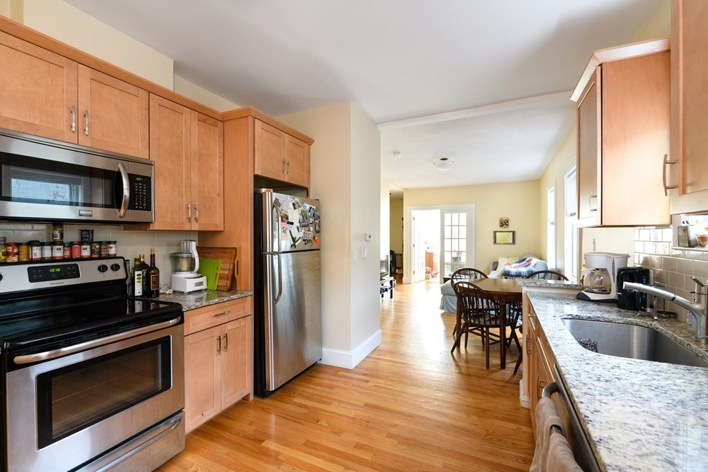 3 bed, 1 bath apartment for rent at 393 Washington St Unit 2, Ward Two — photo 2 of 9
