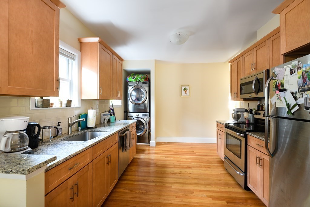 3 bed, 1 bath apartment for rent at 393 Washington St Unit 2, Ward Two — photo 1 of 9