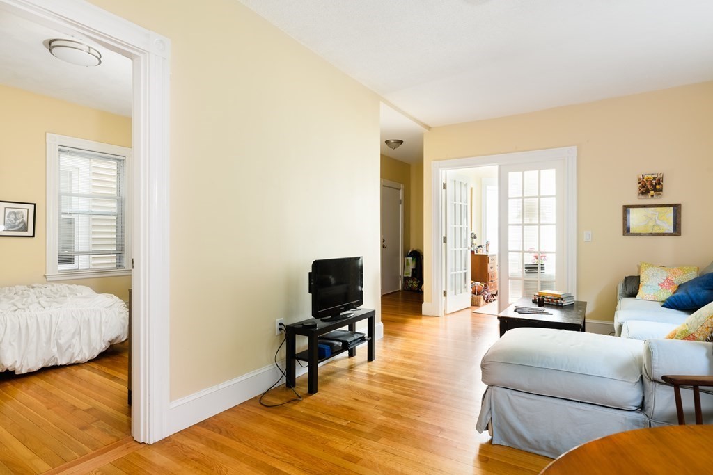3 bed, 1 bath apartment for rent at 393 Washington St Unit 2, Ward Two — photo 5 of 9