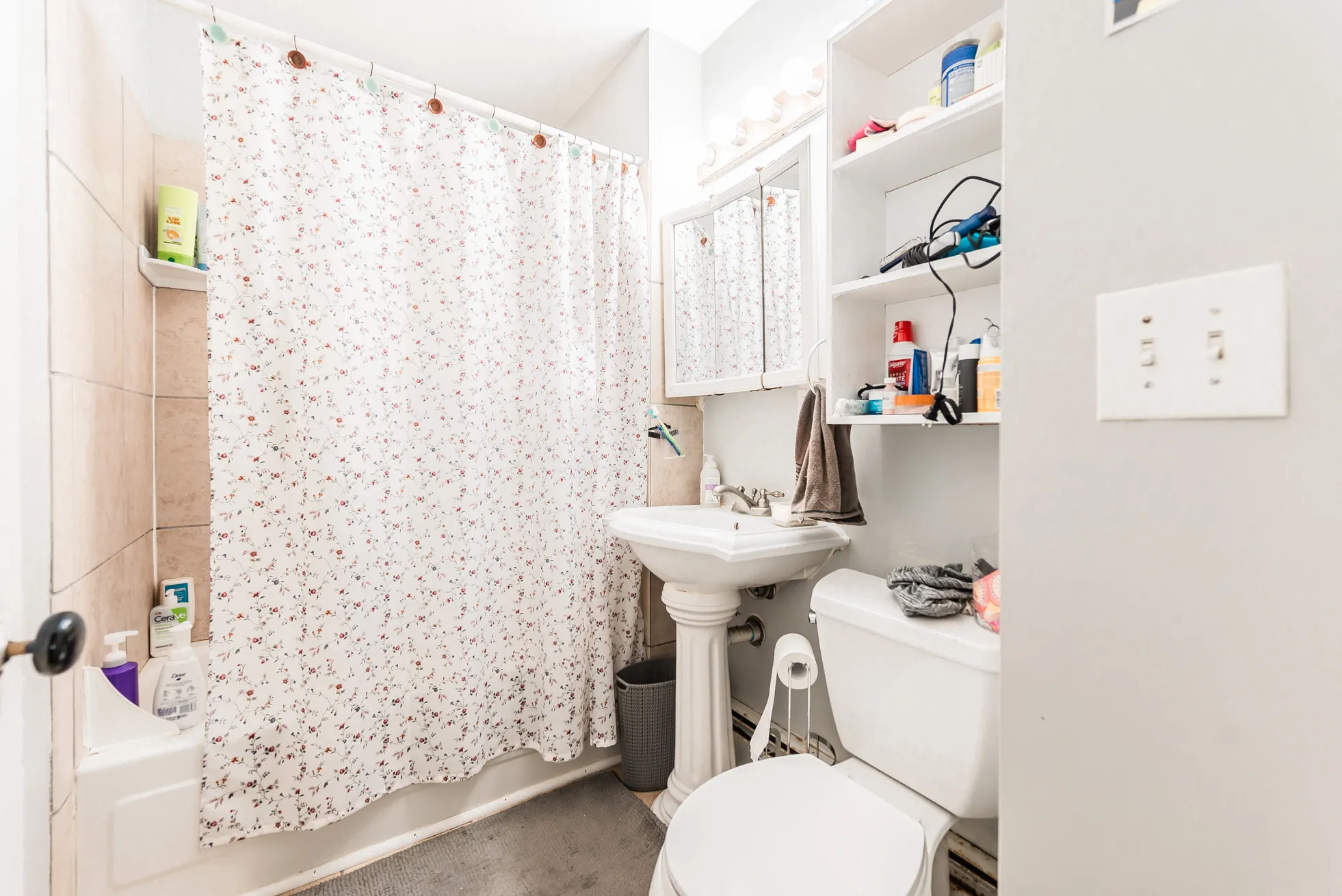 3 bed, 1 bath apartment for rent at 394 Centre St Unit 2, Jamaica Plain — photo 6 of 11
