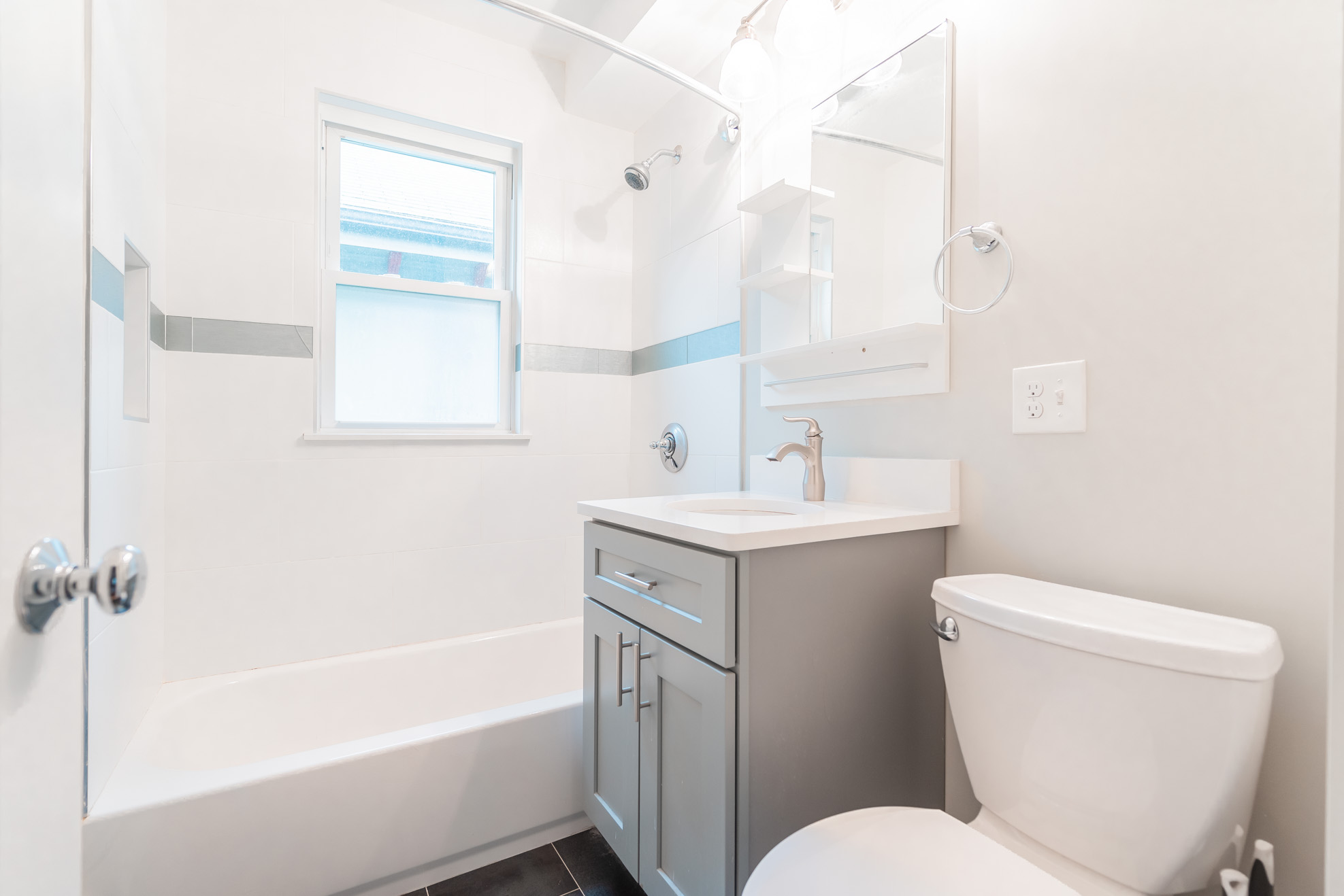 3 bed, 1 bath apartment for rent at 394 Centre St Unit 3, Jamaica Plain — photo 7 of 31
